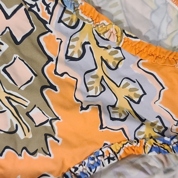 Aubade Paris Ruffle bikini  tropical print, 32C Bra - XS Bottom - Picture 7 of 16